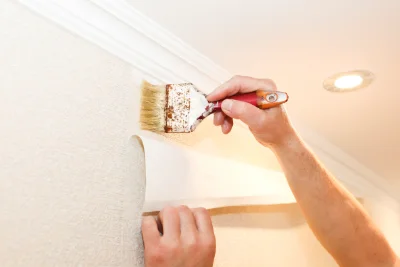 Pose de papier peint à Bâlines — revêtements muraux et toiles de verre